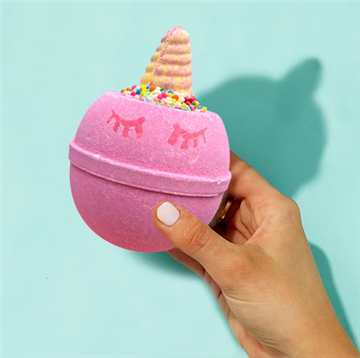 Unicorn and Pirate Bath Fizzer si objednali 2000 súprav
